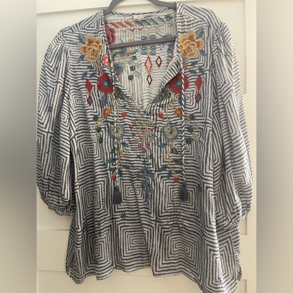 Johnny Was tunic size Medium. Like new
